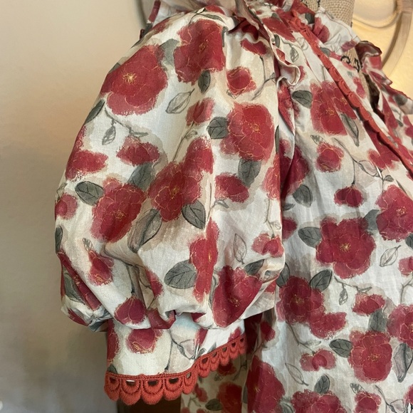 ENTRO Floral Puff Sleeve Embroidered Detail Women's Top - Picture 6 of 13